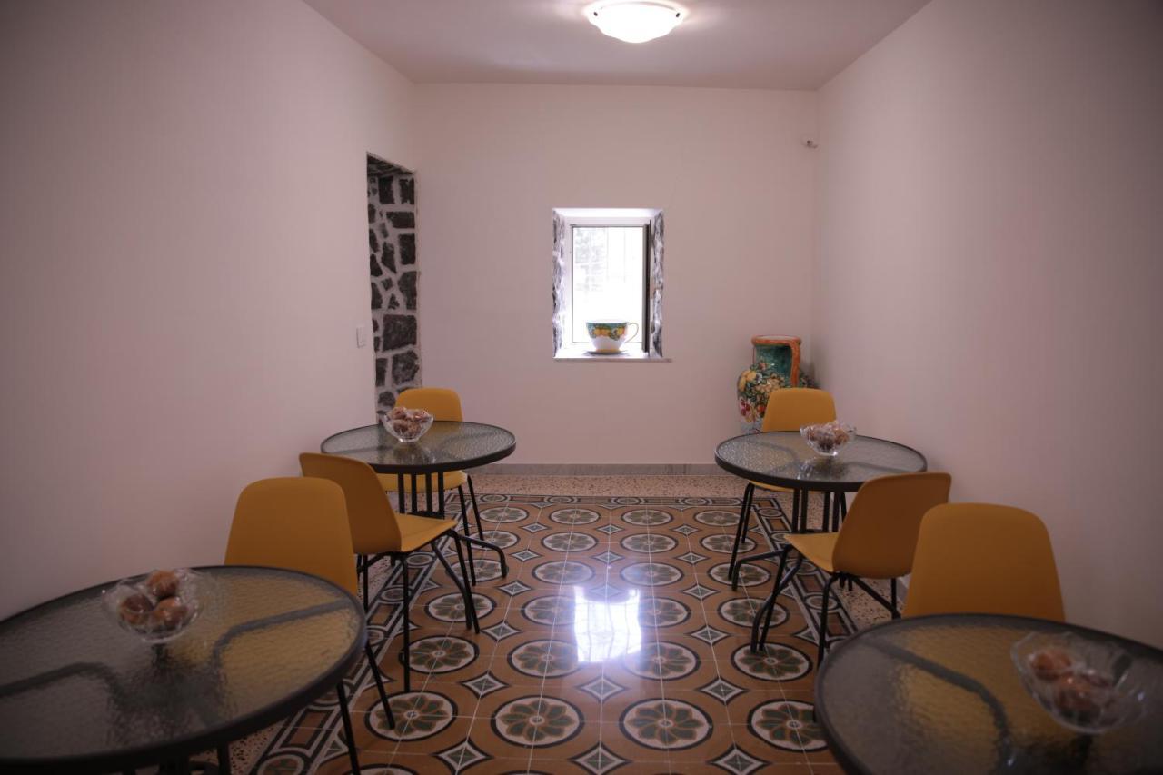 לינה וארוחת בוקר Terzigno Palazzo Caracciolo Del Sole מראה חיצוני תמונה
